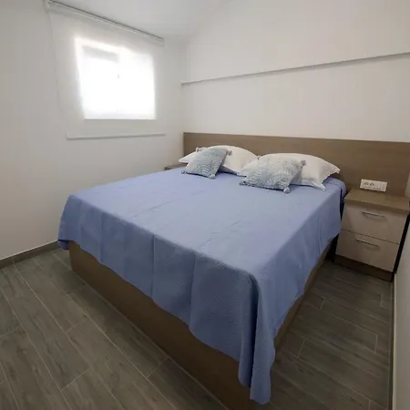 Maza - One Bedroom Antonio