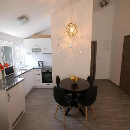 Maza - One Bedroom Antonio Apartmán Zadar